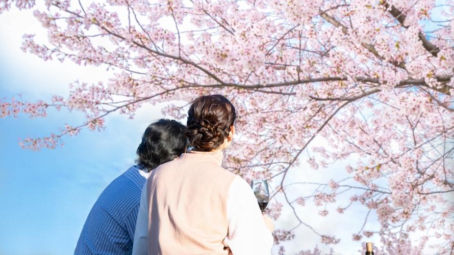 【予約制】桜を見ながら絶景ゴルフコースを周遊「お花見クルーズ」