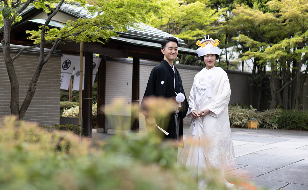 おふたりオリジナルのウェルカム暖簾が爽やかな風になびきます。