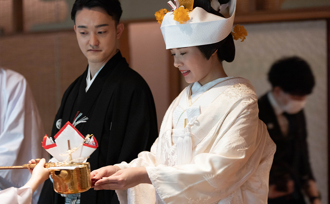 清流のせせらぎが包み込む唯一無二の神殿