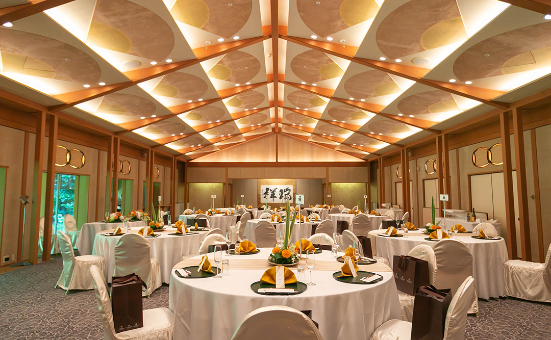 縁側からさしこむやわらかい自然光