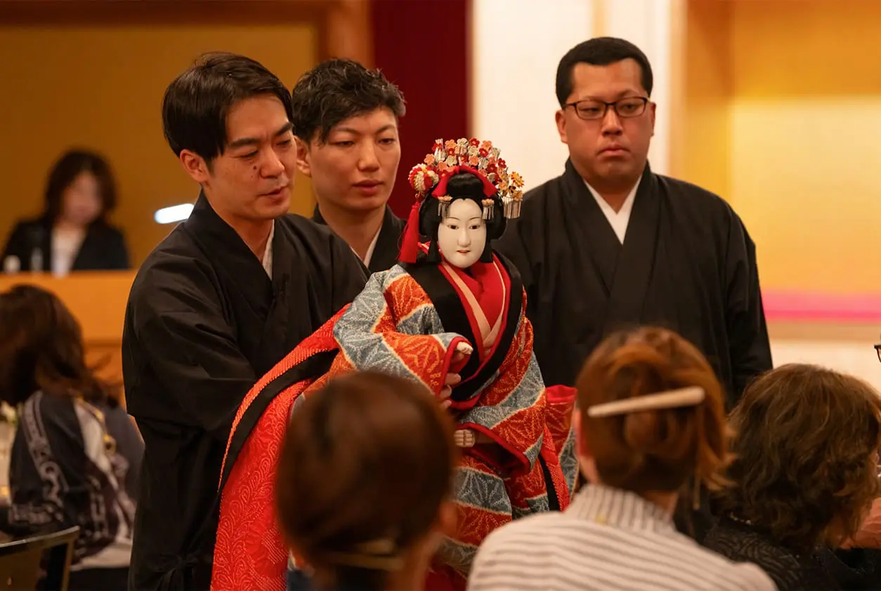 人形と三味線の実演解説