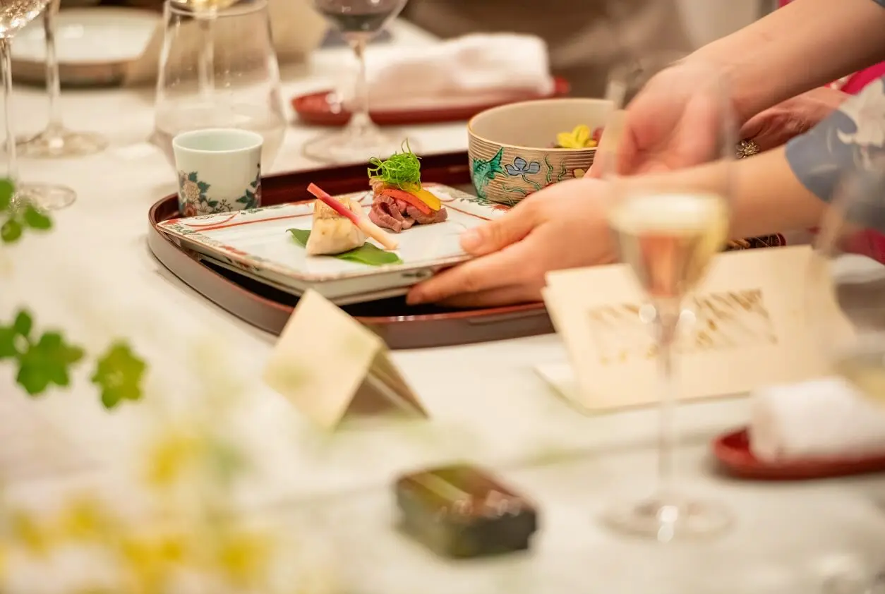 室瀬和美氏・十四代今泉今右衛門氏・内田篤呉氏を交えた夕食会