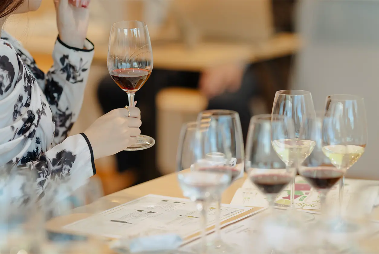 ソムリエと行くワイナリー見学＆特別体験