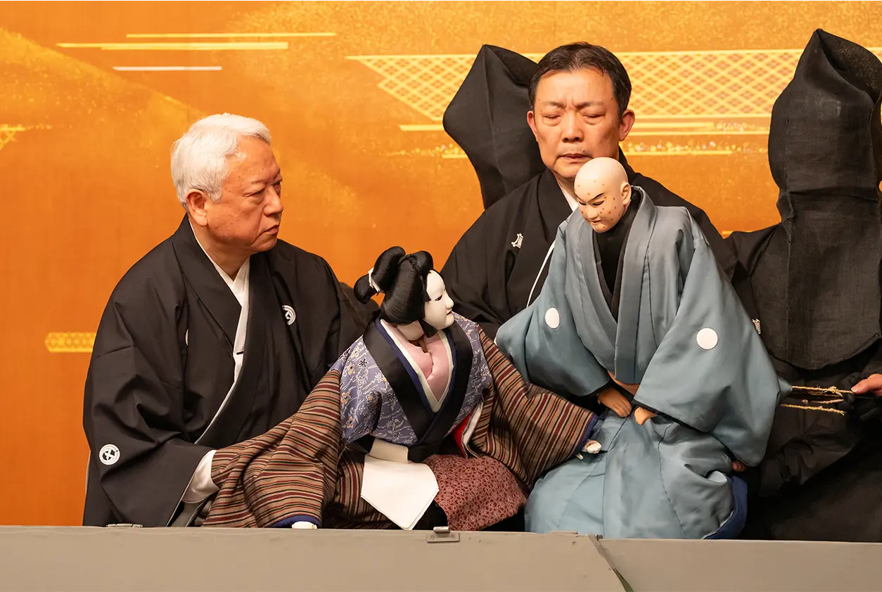 Special Bunraku performance staged with the artwork Hou-kou by Sayoko Eri, a kirikane artist and Living National Treasure