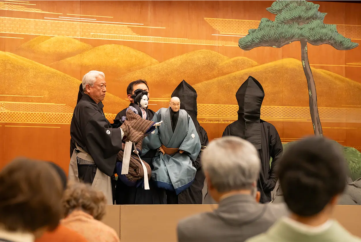 Special Bunraku performance staged with the artwork Hou-kou by Sayoko Eri, a kirikane artist and Living National Treasure