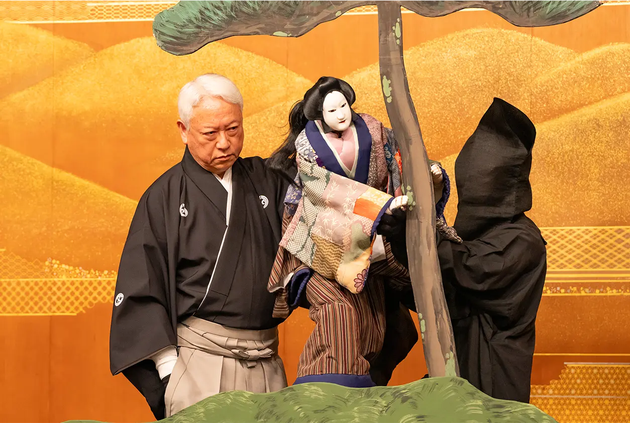 Special Bunraku performance staged with the artwork Hou-kou by Sayoko Eri, a kirikane artist and Living National Treasure