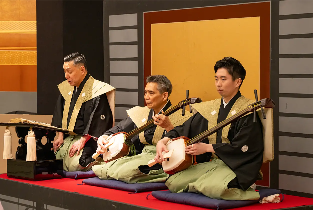 Special Bunraku performance staged with the artwork Hou-kou by Sayoko Eri, a kirikane artist and Living National Treasure