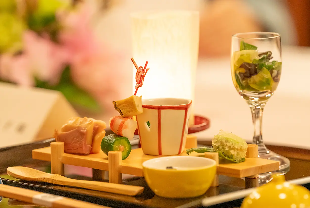 Dinner with the performers