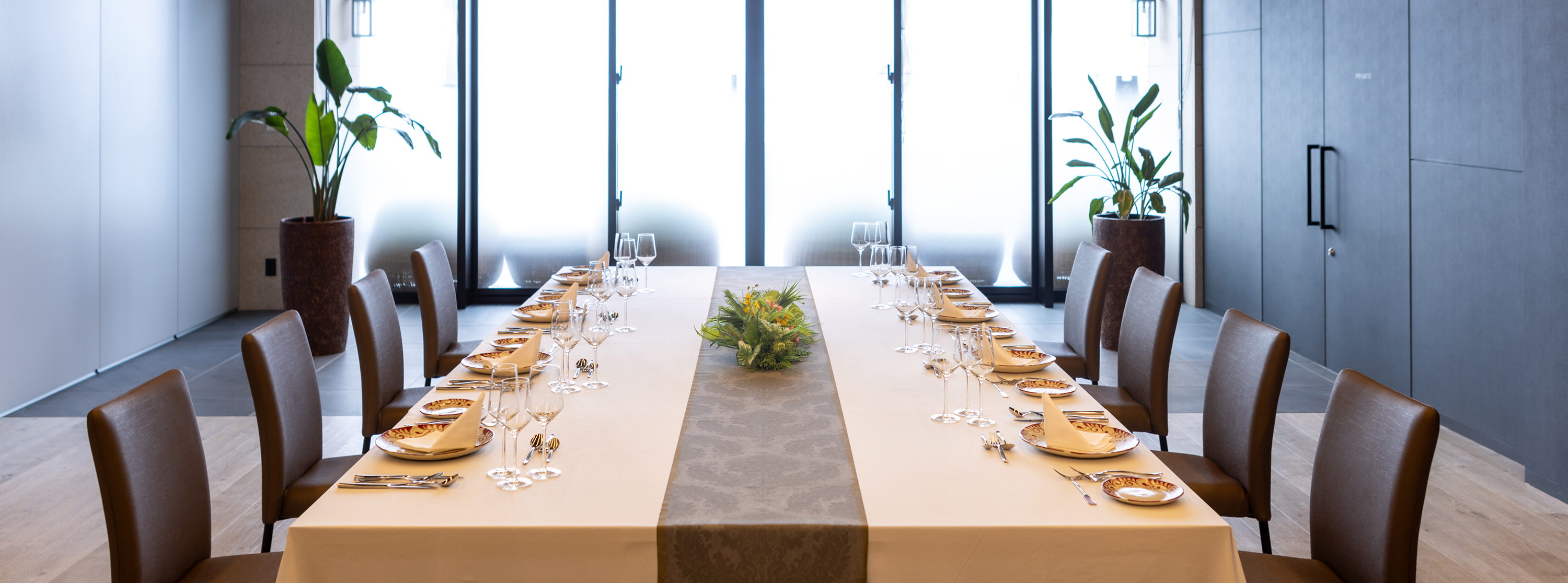 プールサイドホール写真