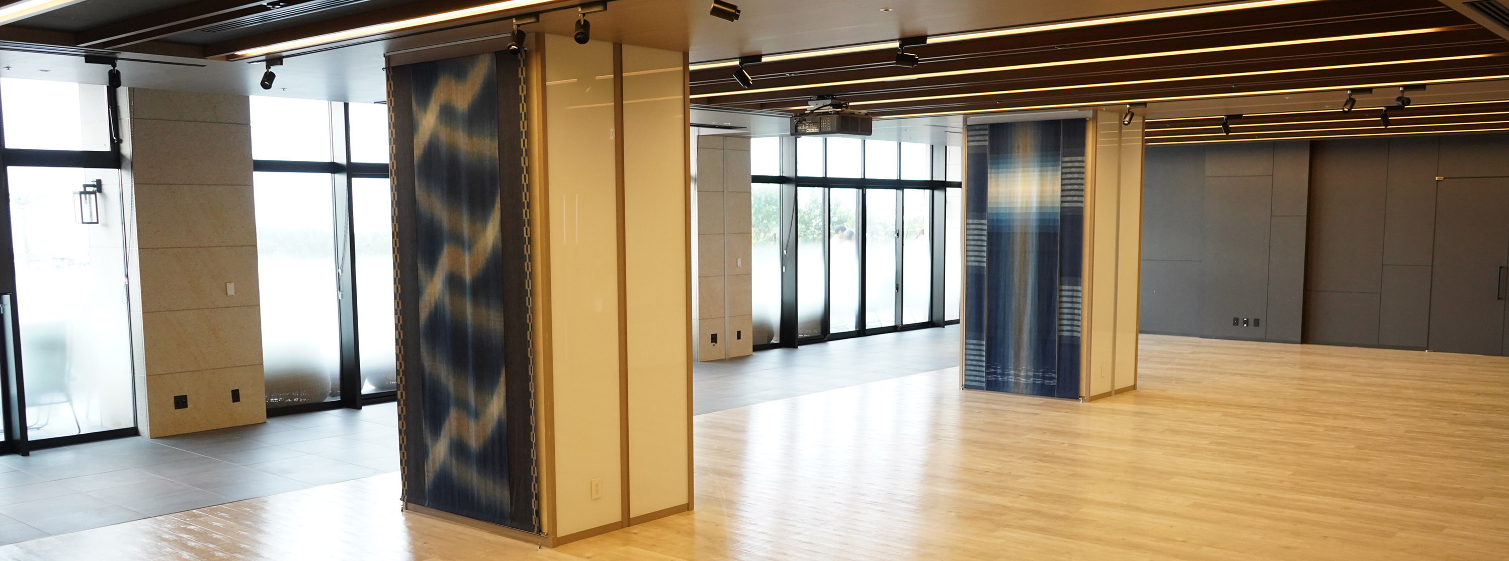 プールサイドホール写真