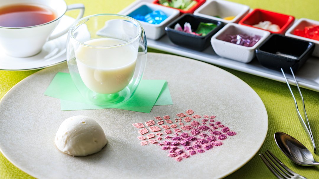 「夏の食べられるアート体験 〜クリスタル紫陽花の世界〜」