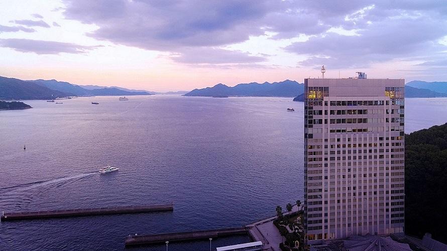 グランドプリンスホテル広島　外観　夕景