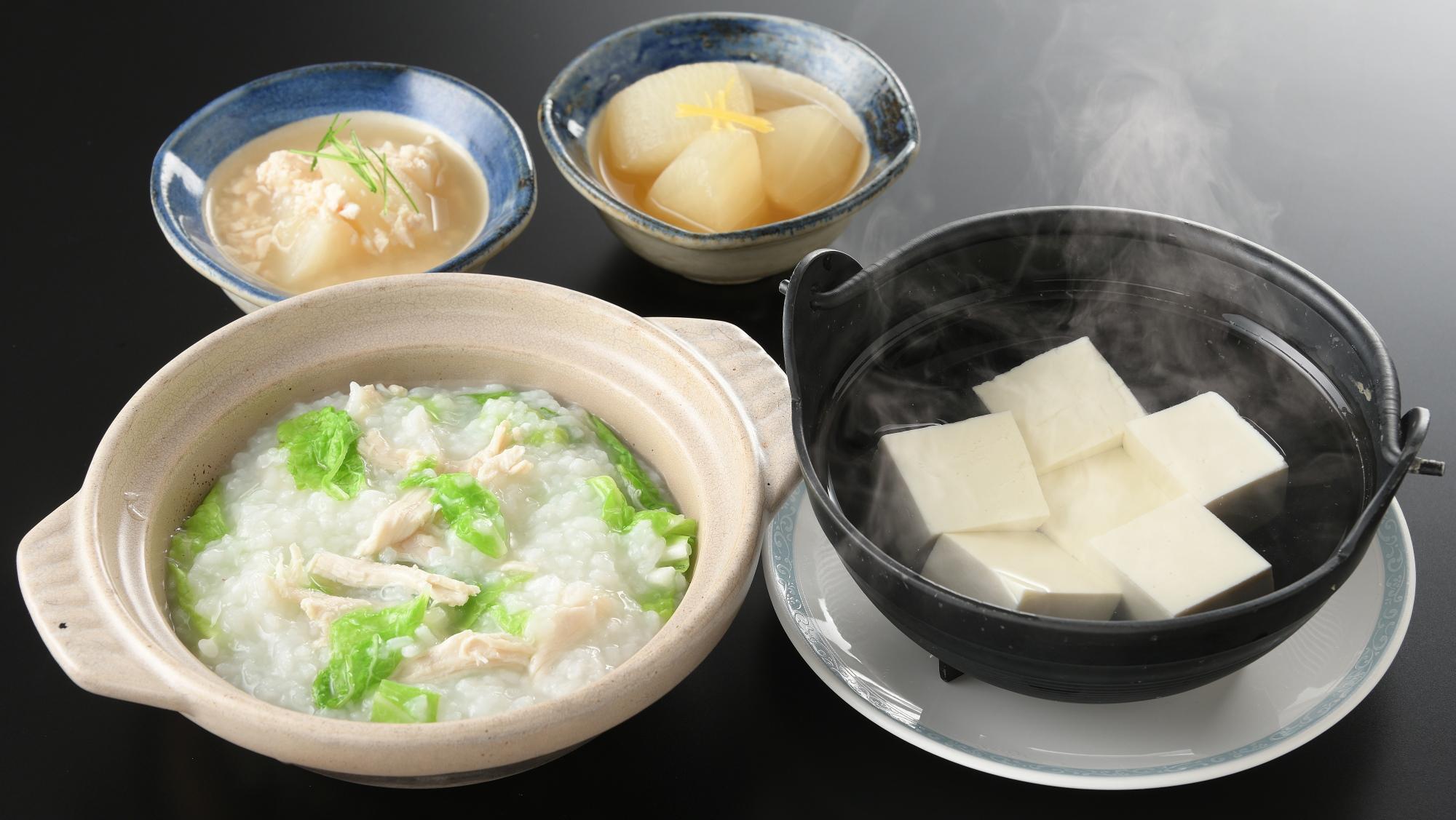 鶏と白菜の雑炊仕立てや湯豆腐など体が温まるメニューもご用意♪　※イメージ