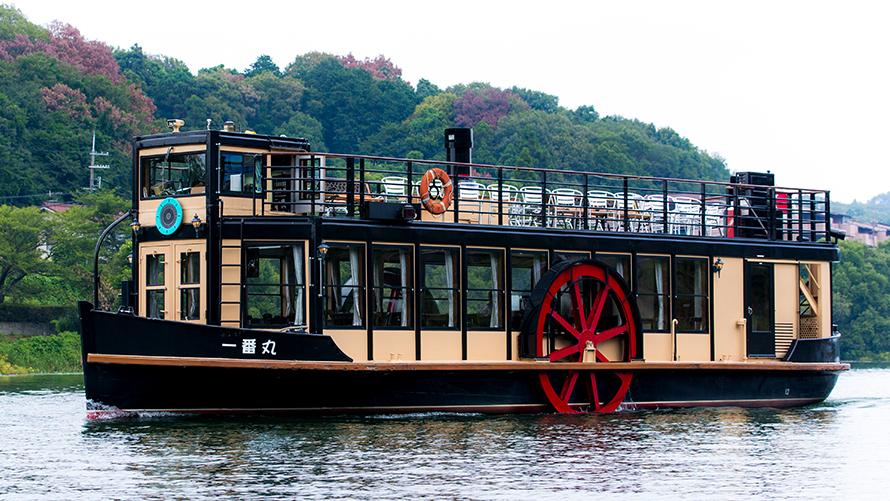 錦秋の石山寺へクルーズで