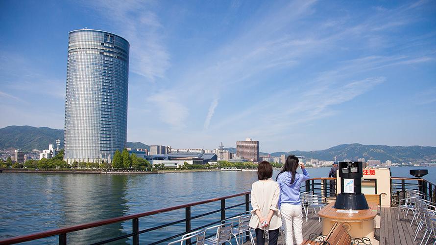 ホテル前の桟橋から、びわ湖クルーズへ。