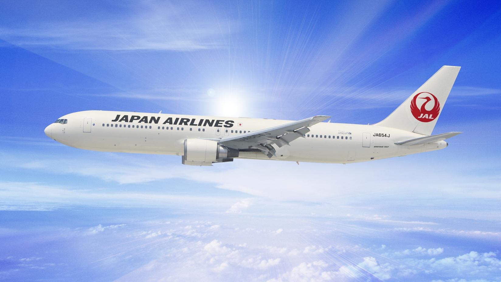 JALの飛行機が飛んでいる様子