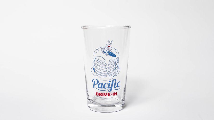 Pacific DRIVE-IN 七里ヶ浜へご来店のうえお食事券ご利用時、オリジナルミニタンブラー（ガラス製）を1名さまにつき1個お渡しします。※柄はお選びいただけません