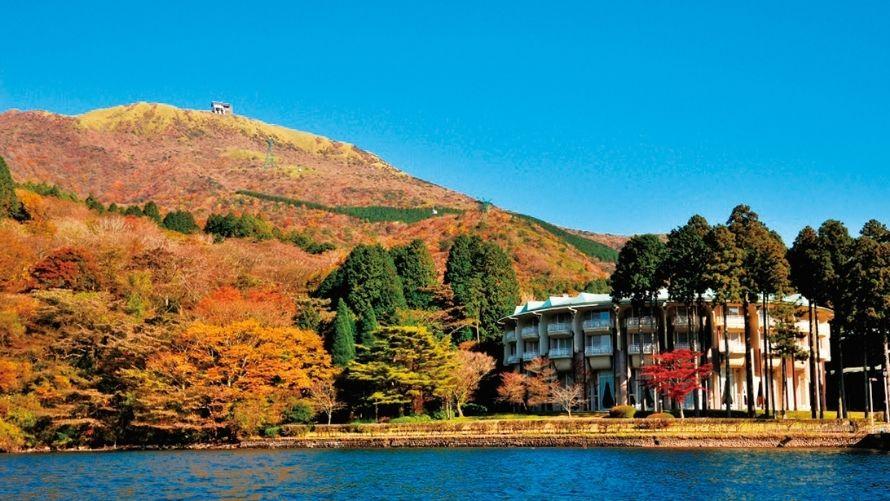 隣接するザ・プリンス 箱根芦ノ湖の外観