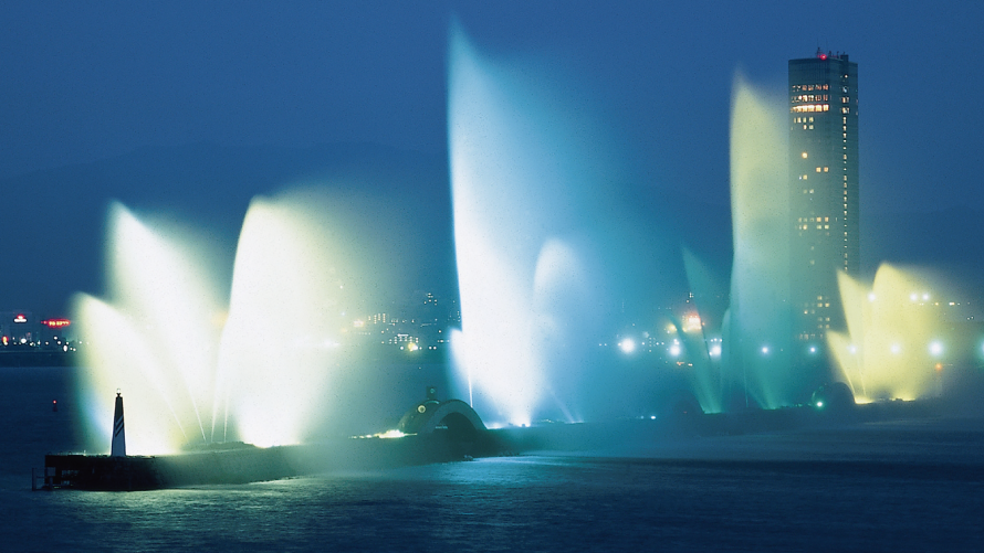 世界最大級長さ約440m を誇る「びわこ花噴水」イメージ