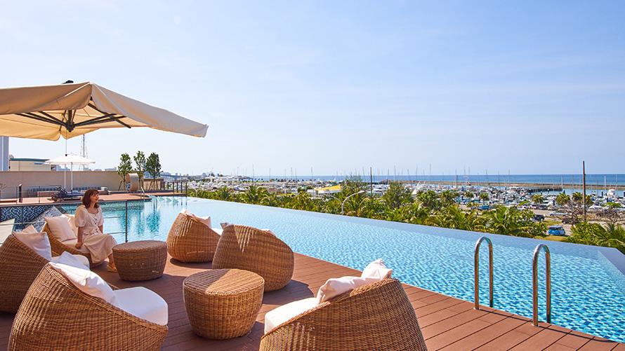 ２階インフィニティプール　ご宿泊者皆さまがご利用いただけます。