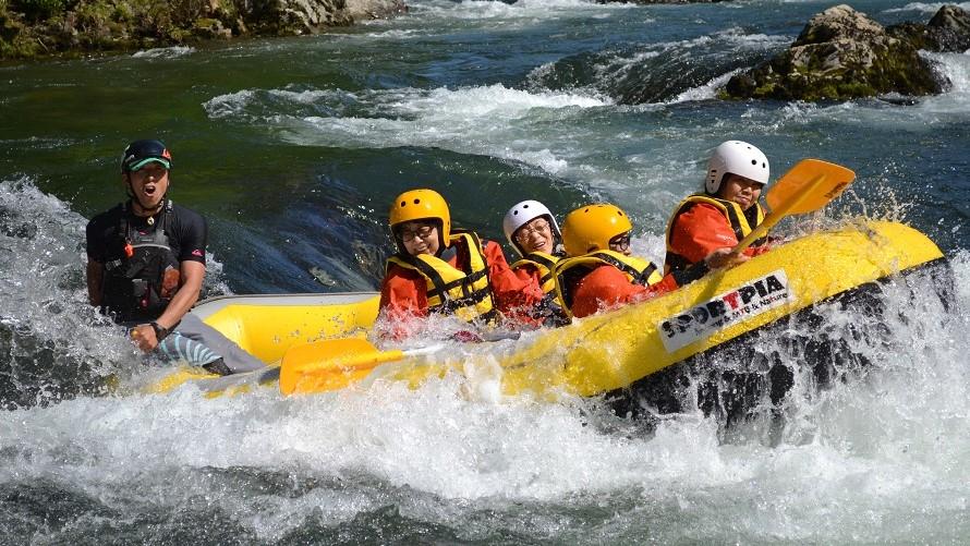 迫力のラフティング!