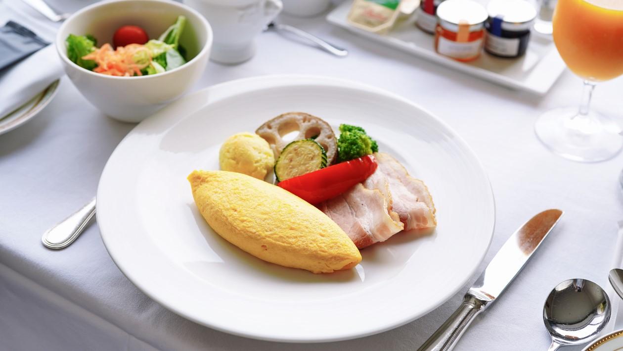 ザ・プリンス さくらタワー東京にあるレストラン、「リストランテ カフェ チリエージョ」の朝食風景。