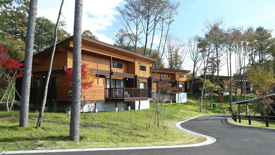 自然が近い一棟建てのヴィラのお部屋へは電気カートで送迎します。