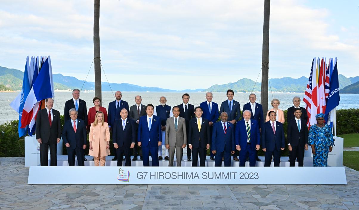 G7＋招待国首脳・国際機関の長 集合写真撮影