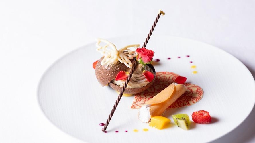 フランス産ムースショコラ 和栗のモンブランクリーム仕立て ラングドシャに包まれたフランボワーズアイス