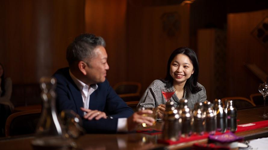 バーアスコットでリラックスした時間にほろ酔う