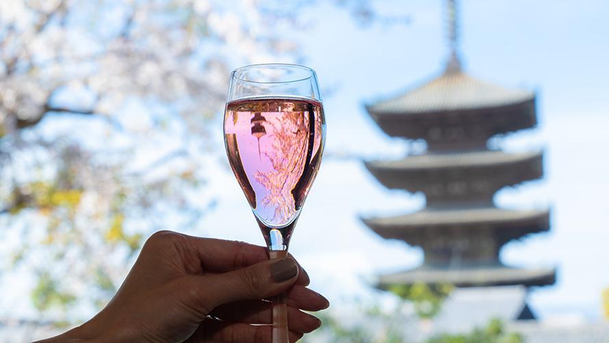 ラウンジから眺める法観寺・八坂の塔