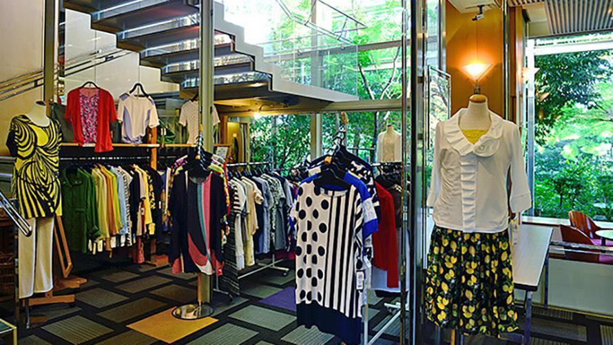 婦人服・雑貨「SHIZ」