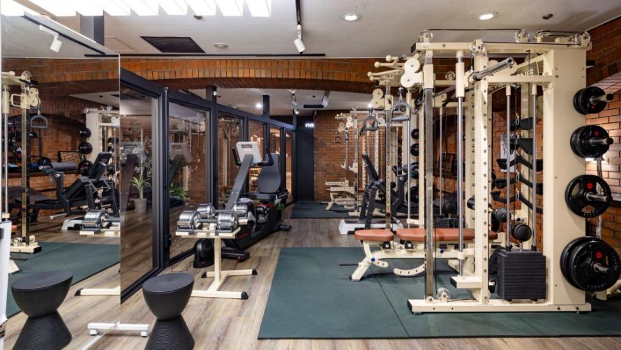 BORECA Fitness 内のトレーニングマシン