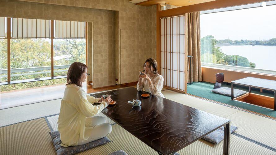 多摩湖ビューの和室で、女子ふたりの癒しの狭山茶のお茶時間