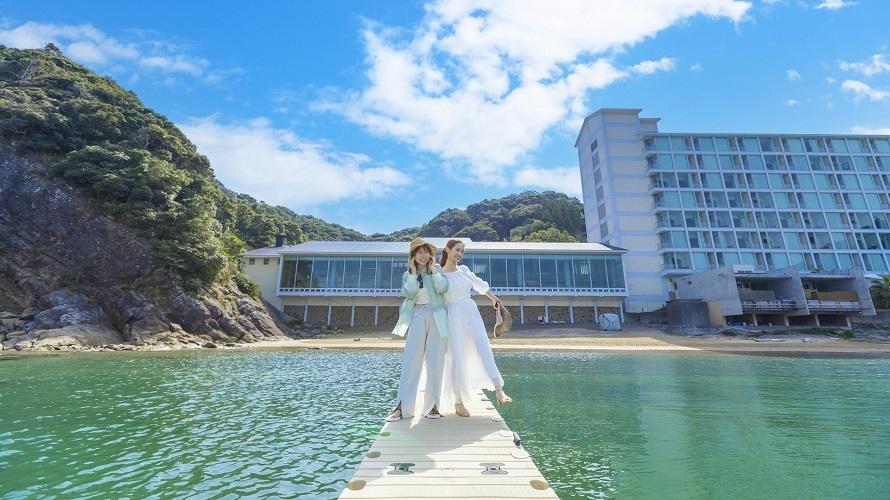 ホテル目の前の海では海水浴やマリンアクティビティが楽しめます