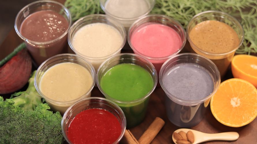 生の野菜や果物をふんだんに使ったオリジナルのスムージー