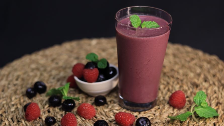 苺ブルーベリー風味のオリジナルスムージー