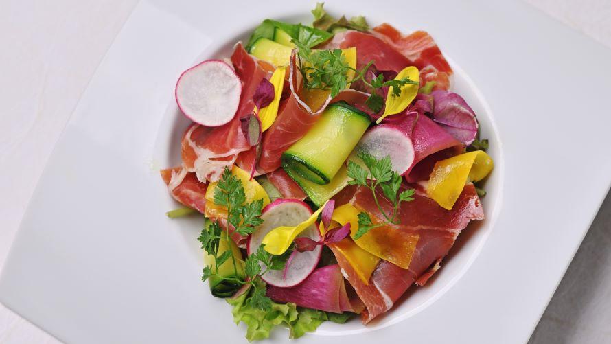 生ハムのサラダ　シーザードレッシング