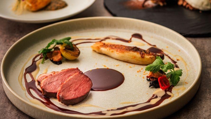 鴨胸肉のローストとアンディーブのブレゼ ソースルアネーズとジュのクリーム