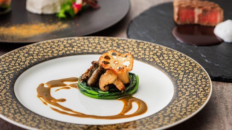 柔らかく煮た鮑の焦がしバターステーキ 肝のソース