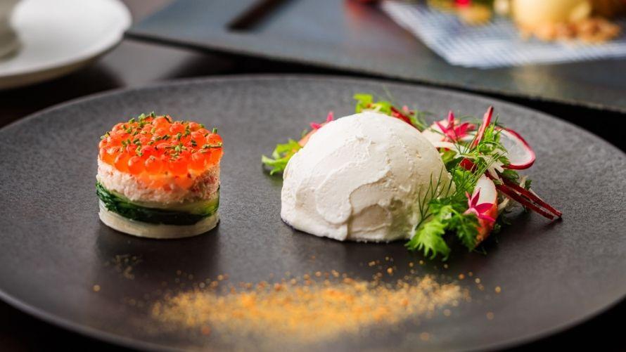 蟹と帆立の"かまくら”仕立て りんごとセロリラヴの小さなサラダ添え