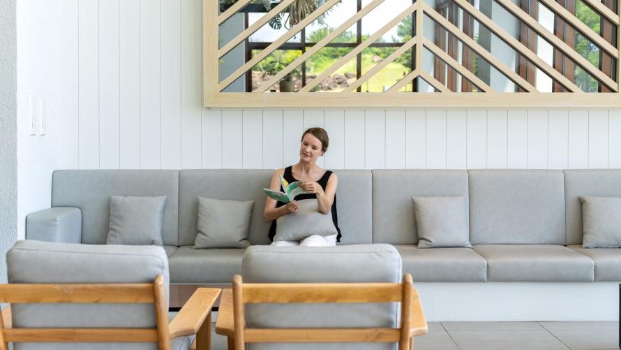 湘南の海を望むインフィニティプールとサウナを備えた大磯プリンスホテル