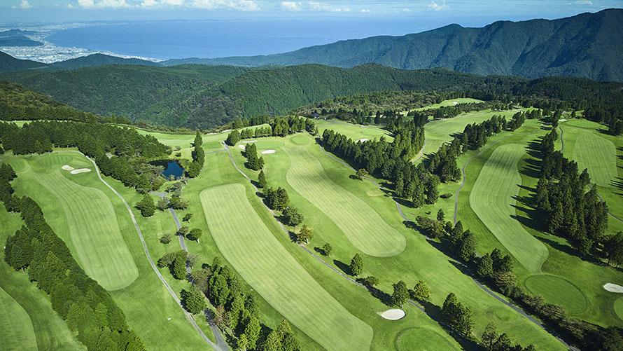 高原に広がる箱根湯の花ゴルフ場イメージ