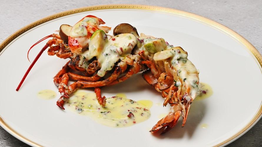 カナダ産活オマール海老のロースト　海藻入りバターソース