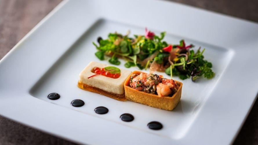 長芋のフランと海老のラビゴット 生ハムのサラダ添え