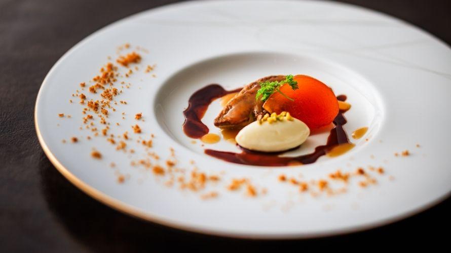 フォアグラのポワレ コニャックでマリネした柿 パンデビスのパウダー