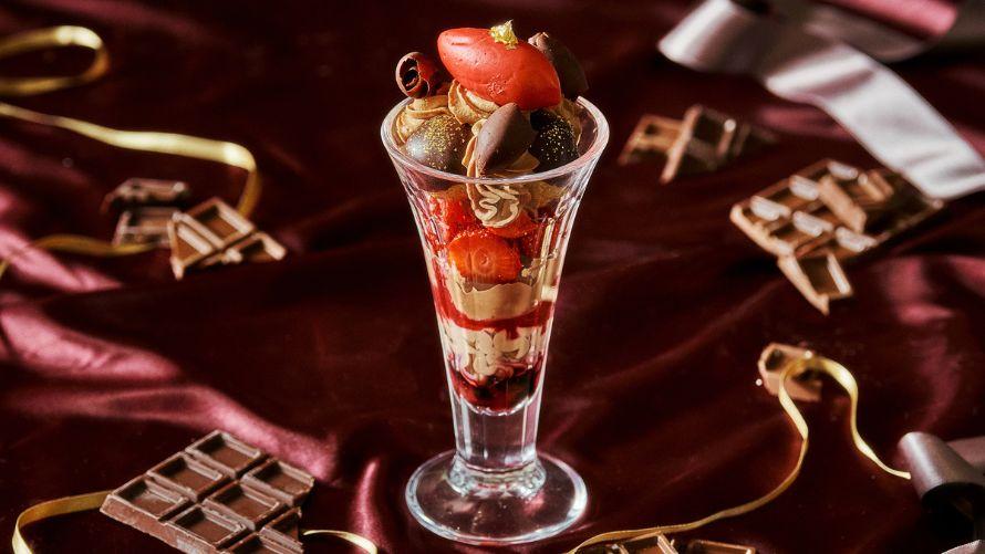 ベリーとショコラのサントノーレパフェ