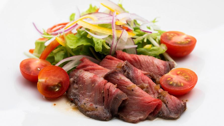 十勝ハーブ牛のサラダ仕立て