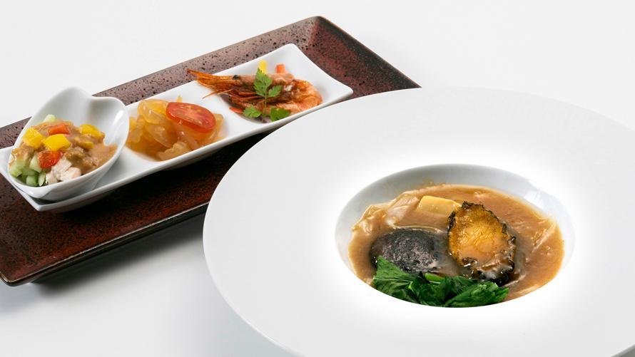 本日の前菜三種盛り合わせ・	蝦夷アワビとフカヒレの醤油煮込み