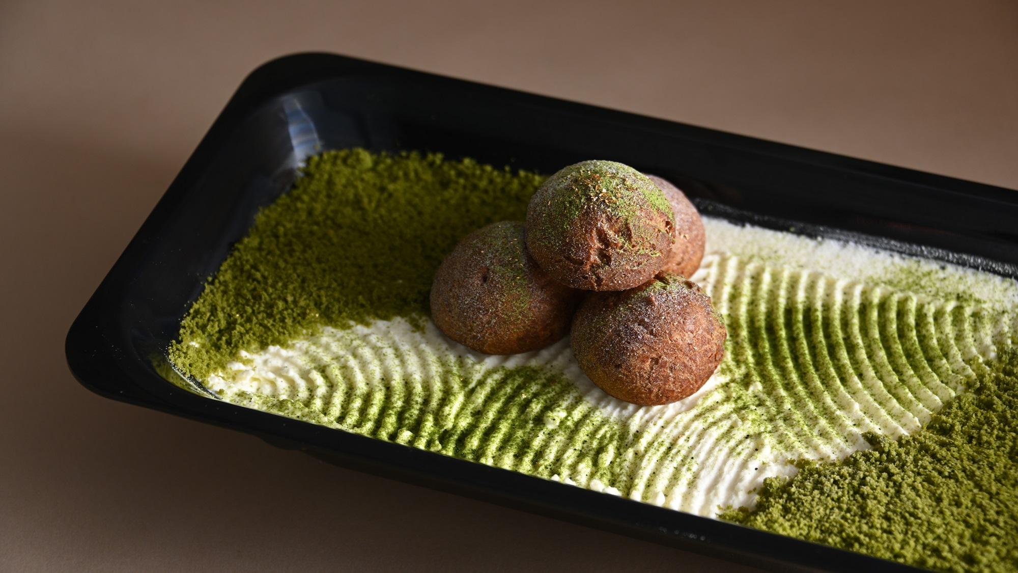 抹茶と豆乳のティラミス 庭園風飾り